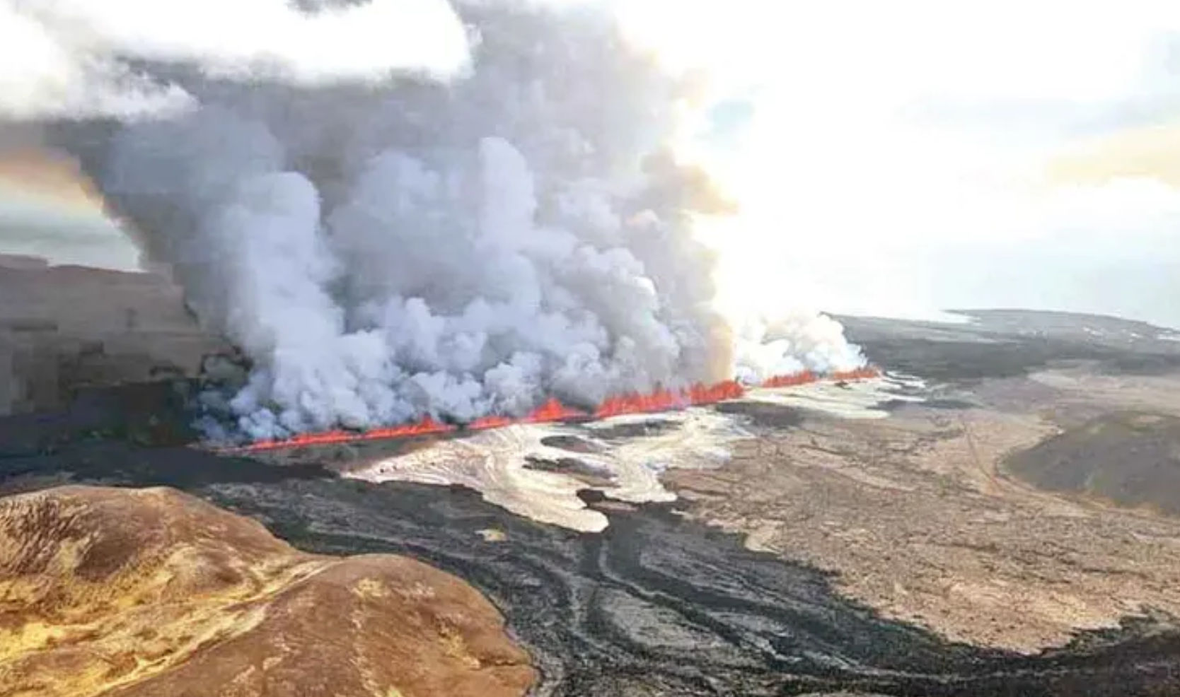 Volcán de Grindavík presenta erupciones constantes desde diciembre 